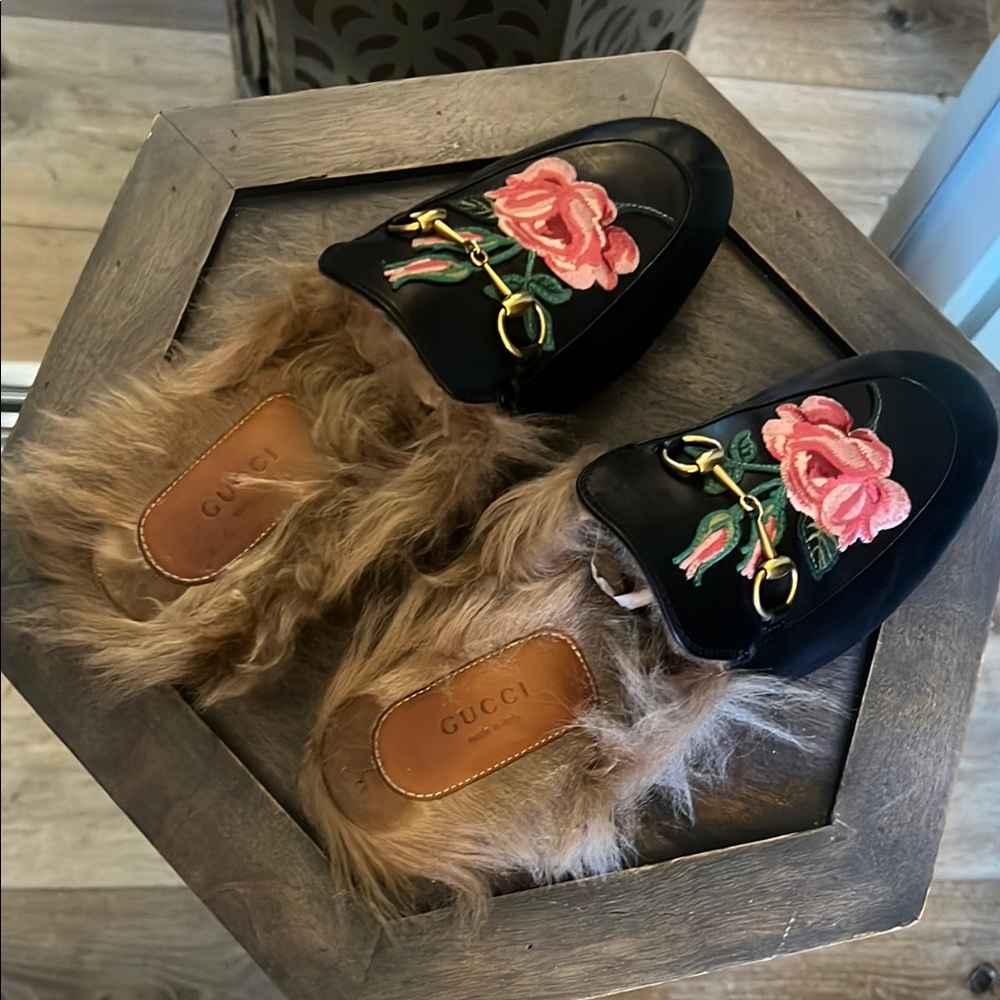 🛑 1 hour sale, Gucci, size 38 (US 7.5) Floral Embroidered Black Mules, w/ COA - Picture 4 of 13
